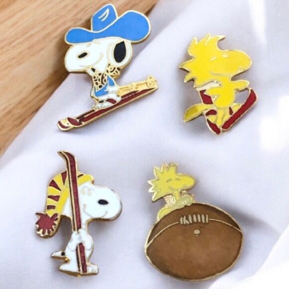 BOGO Vintage Alva Taiwan Snoopy Pins - Picture 1 of 5